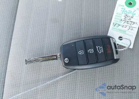 2018 Kia Sportage Lx z USA, uszkodzony, nr VIN KNDPMCAC6J7447681